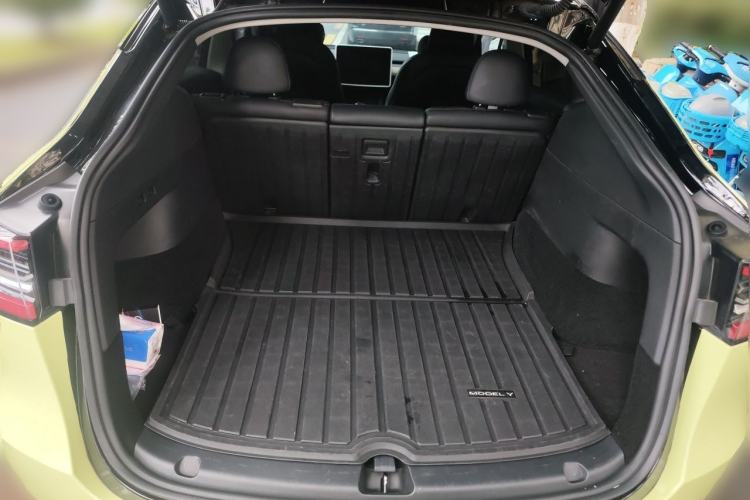 Used Tesla Model Y 2022 Long-Range All-Wheel-Drive Version Trunk