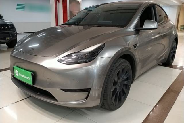 Ojetý Tesla Model Y 2022 Rear-Wheel-Drive Version