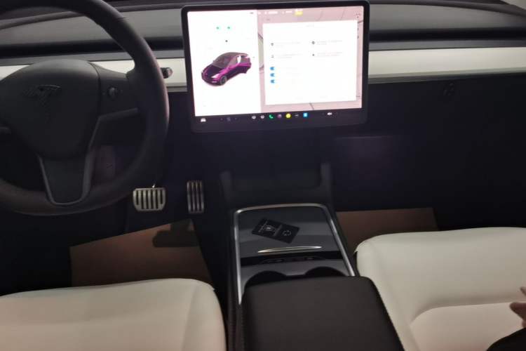 Used Tesla Model Y 2022 Revised Version Rear-Wheel Drive Audio And AC Panel