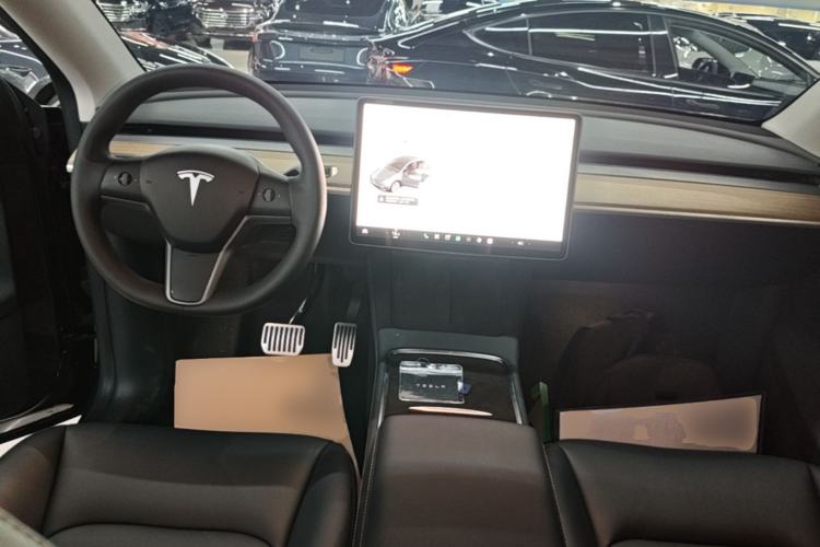 Used Tesla Model Y 2022 Rear-Wheel-Drive Version Center Console