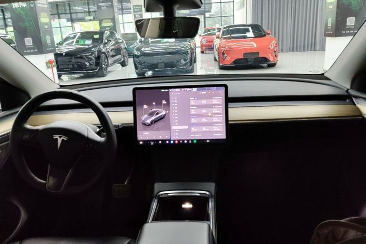 Used Tesla Model Y 2022 Rear-Wheel-Drive Version Center Console