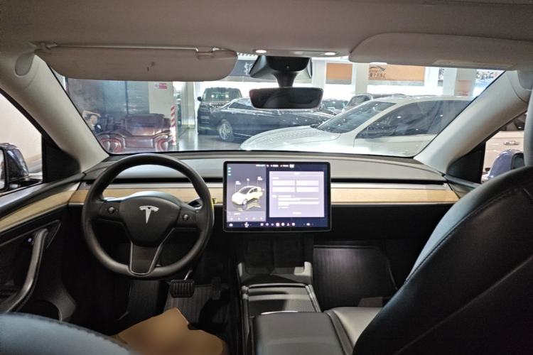 Used Tesla Model Y 2022 Rear-Wheel-Drive Version Center Console