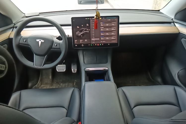 Used Tesla Model Y 2022 Rear-Wheel-Drive Version Center Console
