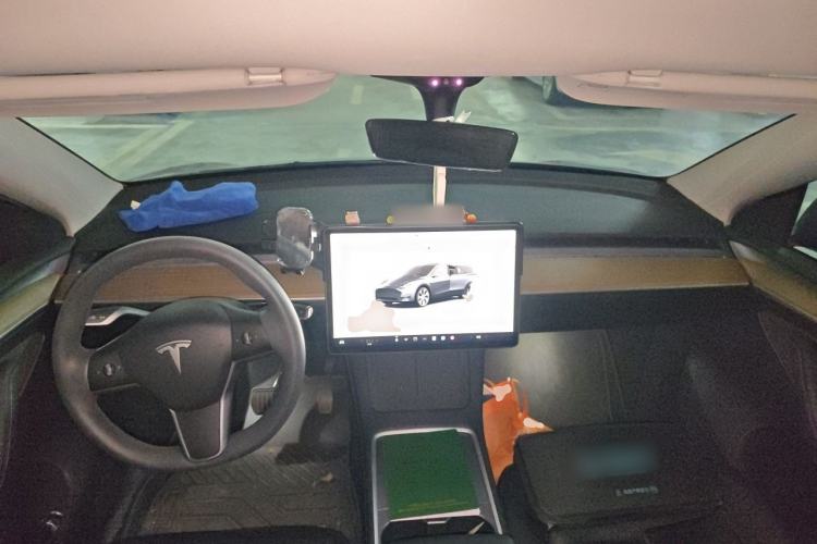 Used Tesla Model Y 2022 Rear-Wheel-Drive Version Center Console