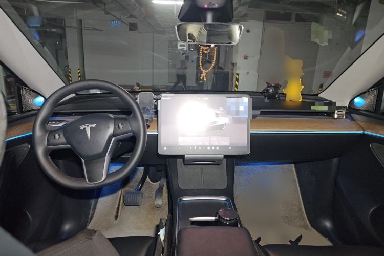 Used Tesla Model Y 2022 Rear-Wheel-Drive Version Center Console