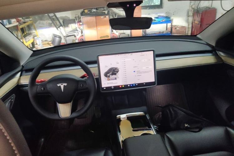Used Tesla Model Y 2022 Rear-Wheel-Drive Version Center Console