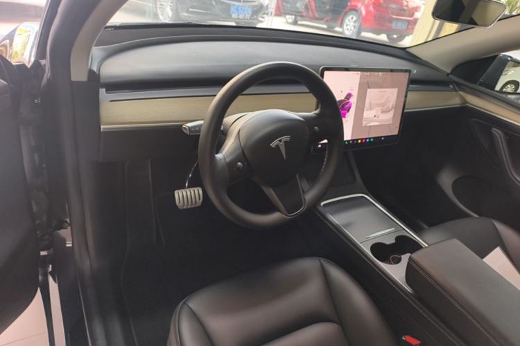 Used Tesla Model Y 2022 Performance High-Performance All-Wheel-Drive Version Center Console