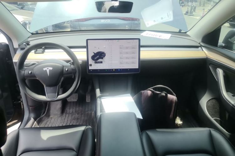Used Tesla Model Y 2022 Rear-Wheel-Drive Version Center Console