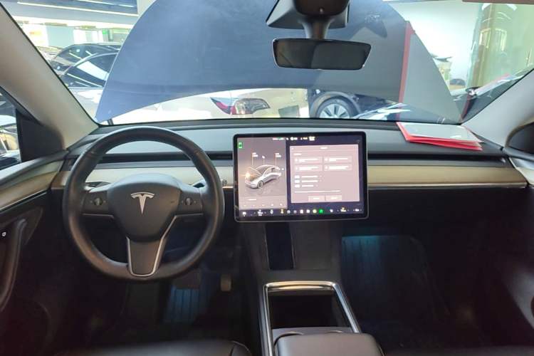 Used Tesla Model Y 2022 Long-Range All-Wheel-Drive Version Center Console