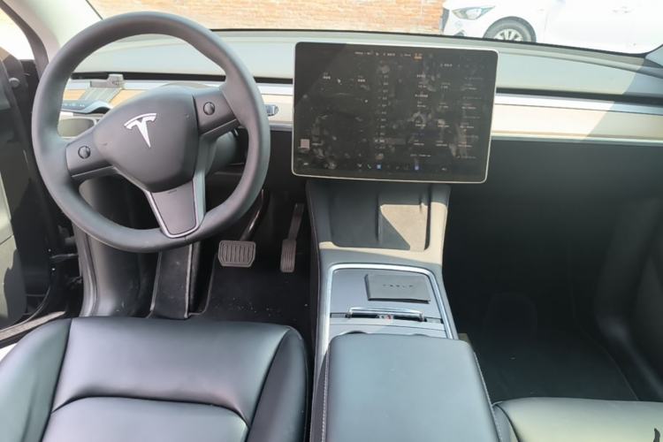 Used Tesla Model Y 2022 Long-Range All-Wheel-Drive Version Center Console