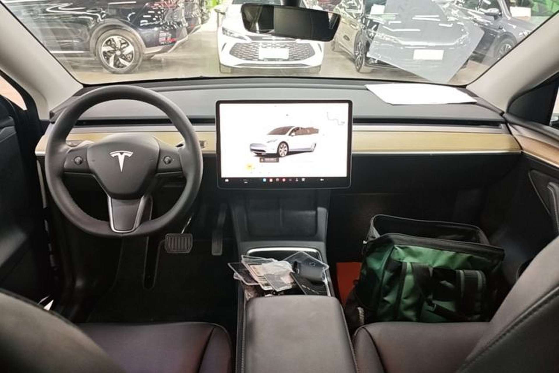 Used Tesla Model Y 2022 Long-Range All-Wheel-Drive Version Center Console