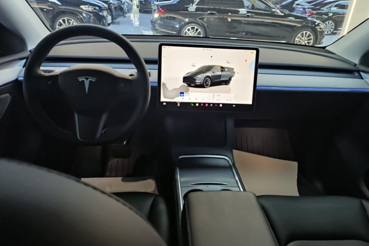 Used Tesla Model Y 2022 Long-Range All-Wheel-Drive Version Center Console