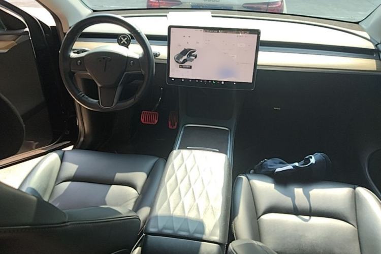 Used Tesla Model Y 2022 Long-Range All-Wheel-Drive Version Center Console