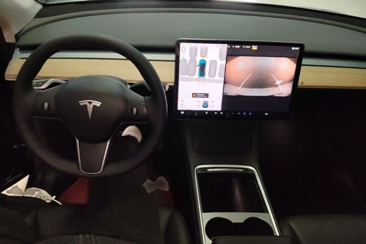 Used Tesla Model Y 2022 Rear-Wheel-Drive Version Center Console