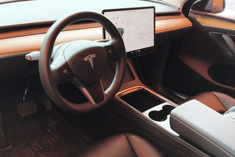 Used Tesla Model Y 2022 Revised Version Rear-Wheel Drive Center Console