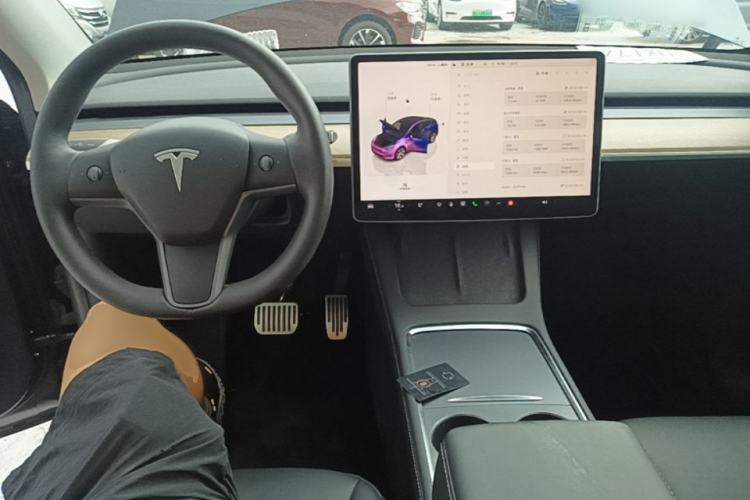 Used Tesla Model Y 2022 Rear-Wheel-Drive Version Center Console