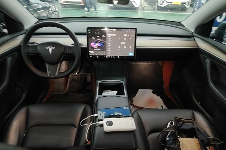 Used Tesla Model Y 2022 Long-Range All-Wheel-Drive Version Center Console