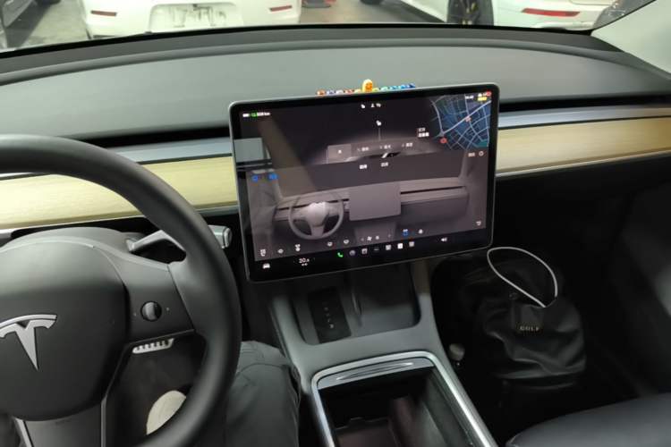 Used Tesla Model Y 2022 Rear-Wheel-Drive Version Center Console