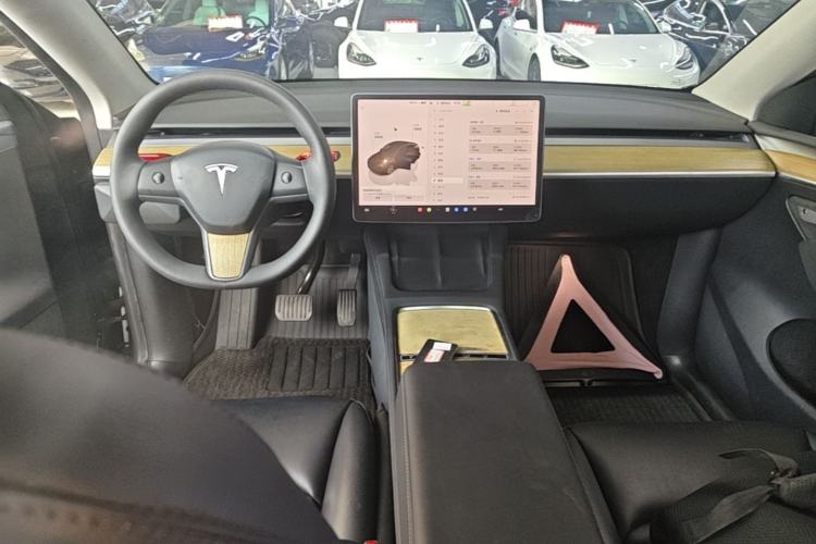 Used Tesla Model Y 2022 Rear-Wheel-Drive Version Center Console