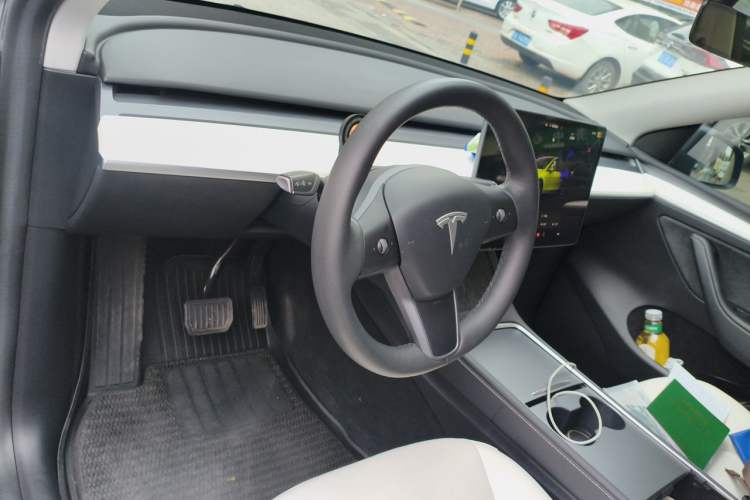 Used Tesla Model Y 2022 Rear-Wheel-Drive Version Center Console