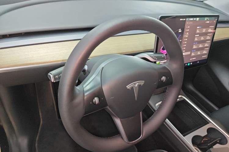 Used Tesla Model Y 2022 Revised Version Rear-Wheel Drive Center Console
