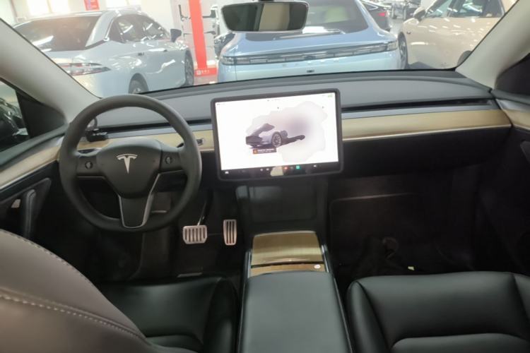 Used Tesla Model Y 2022 Long-Range All-Wheel-Drive Version Center Console