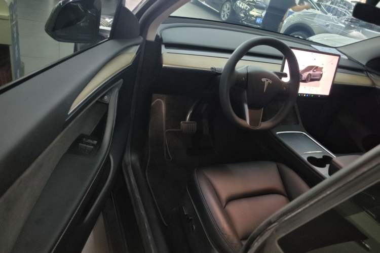 Used Tesla Model Y 2022 Rear-Wheel-Drive Version Driver Seat