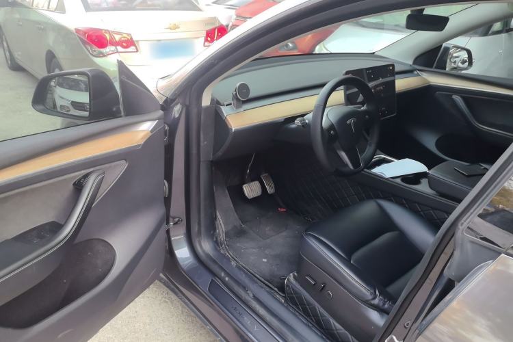 Used Tesla Model Y 2022 Long-Range All-Wheel-Drive Version Driver Seat