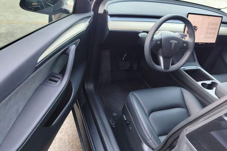 Used Tesla Model Y 2022 Revised Version Rear-Wheel Drive Driver Seat