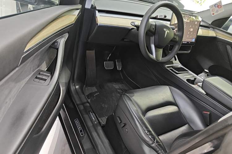 Used Tesla Model Y 2022 Revised Version Rear-Wheel Drive Driver Seat