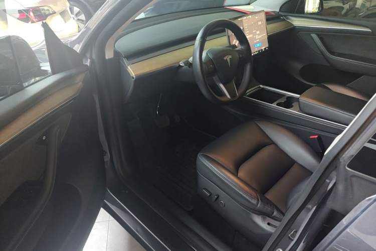 Used Tesla Model Y 2022 Long-Range All-Wheel-Drive Version Driver Seat