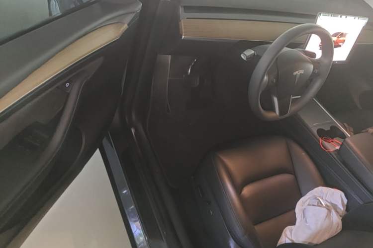 Used Tesla Model Y 2022 Rear-Wheel-Drive Version Driver Seat