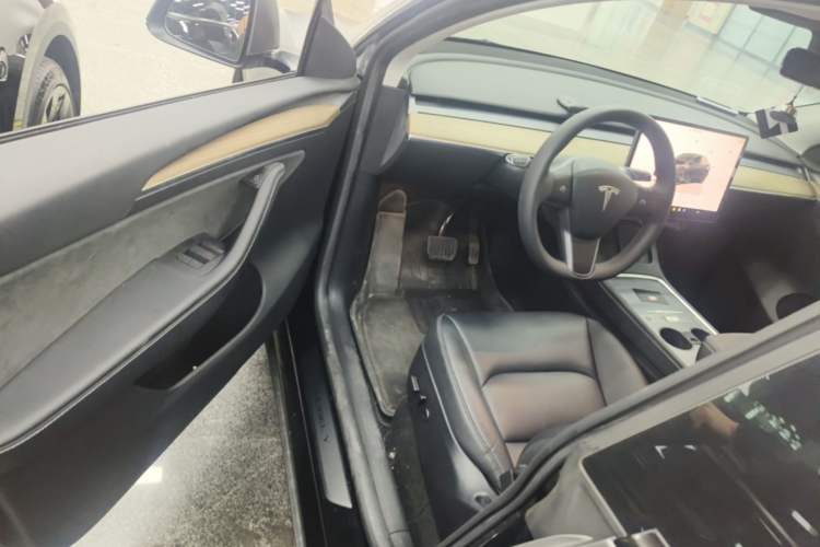 Used Tesla Model Y 2022 Long-Range All-Wheel-Drive Version Driver Seat