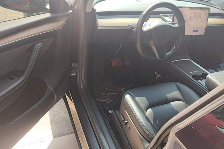 Used Tesla Model Y 2022 Long-Range All-Wheel-Drive Version Driver Seat