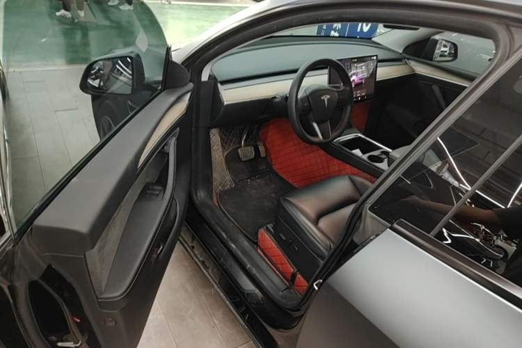 Used Tesla Model Y 2022 Long-Range All-Wheel-Drive Version Driver Seat