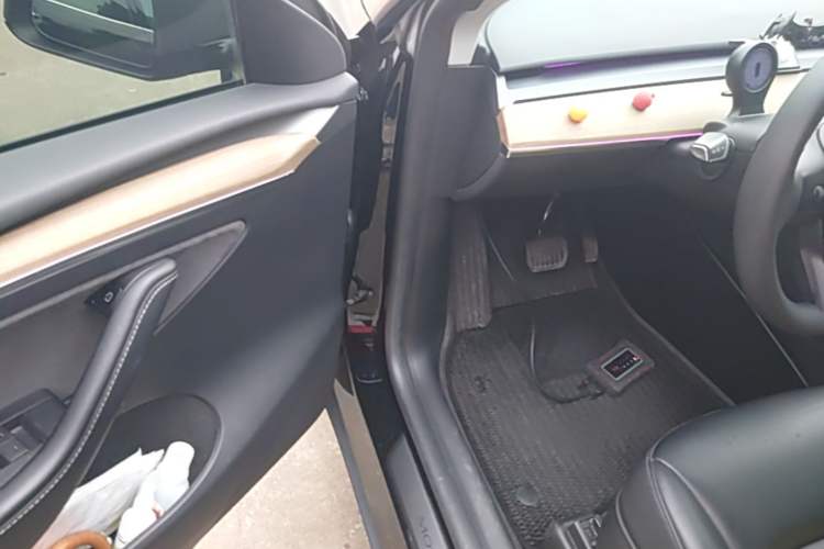 Used Tesla Model Y 2022 Rear-Wheel-Drive Version Driver Seat