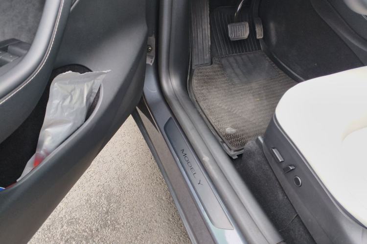 Used Tesla Model Y 2022 Rear-Wheel-Drive Version Driver Seat