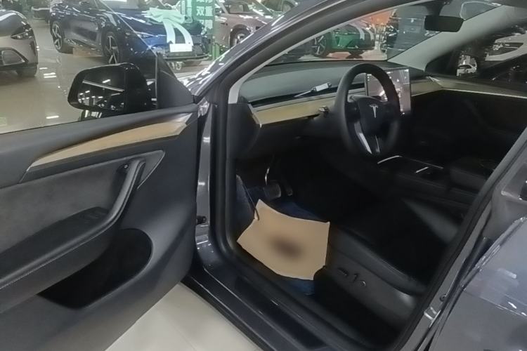 Used Tesla Model Y 2022 Long-Range All-Wheel-Drive Version Driver Seat