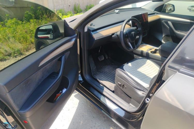 Used Tesla Model Y 2022 Long-Range All-Wheel-Drive Version Driver Seat