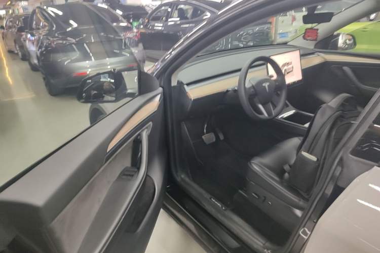 Used Tesla Model Y 2022 Rear-Wheel-Drive Version Driver Seat