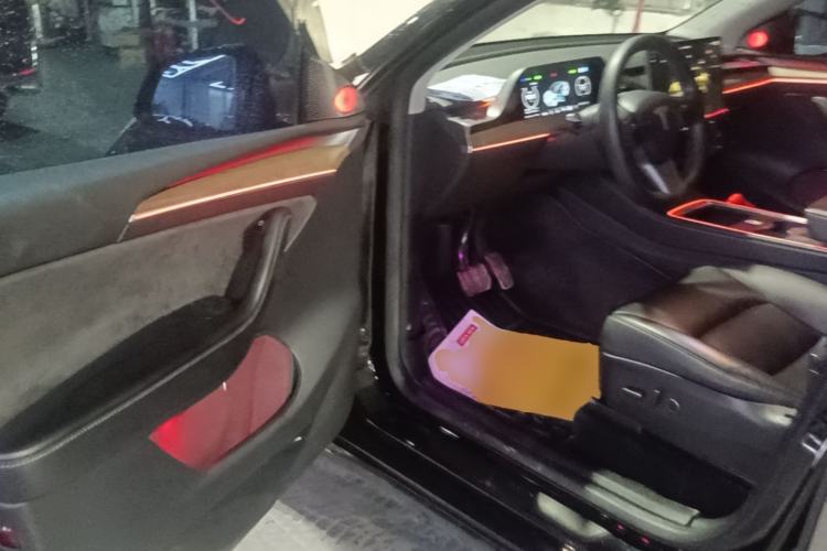 Used Tesla Model Y 2022 Long-Range All-Wheel-Drive Version Driver Seat