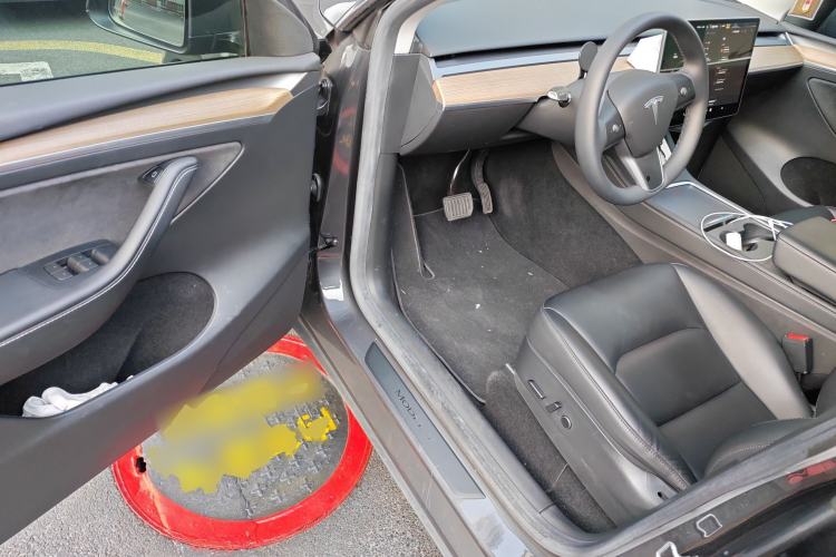 Used Tesla Model Y 2022 Long-Range All-Wheel-Drive Version Driver Seat