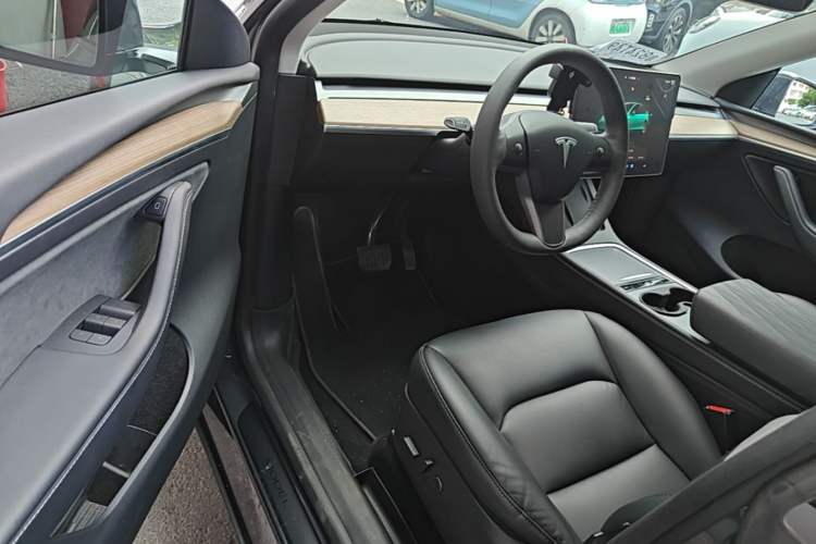 Used Tesla Model Y 2022 Long-Range All-Wheel-Drive Version Driver Seat