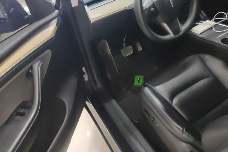Used Tesla Model Y 2022 Long-Range All-Wheel-Drive Version Driver Seat