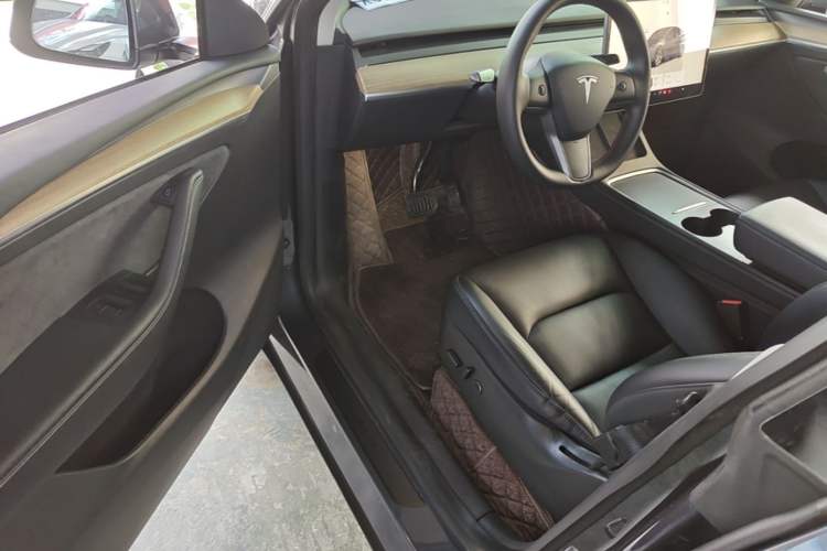 Used Tesla Model Y 2022 Rear-Wheel-Drive Version Driver Seat
