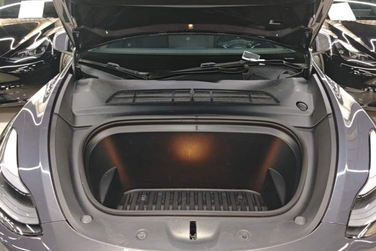 Used Tesla Model Y 2022 Rear-Wheel-Drive Version Engine Bay