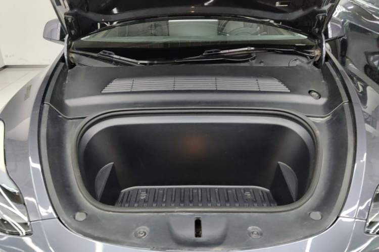 Used Tesla Model Y 2022 Rear-Wheel-Drive Version Engine Bay