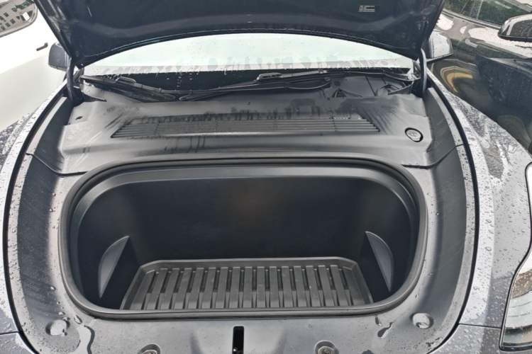 Used Tesla Model Y 2022 Performance High-Performance All-Wheel-Drive Version Engine Bay