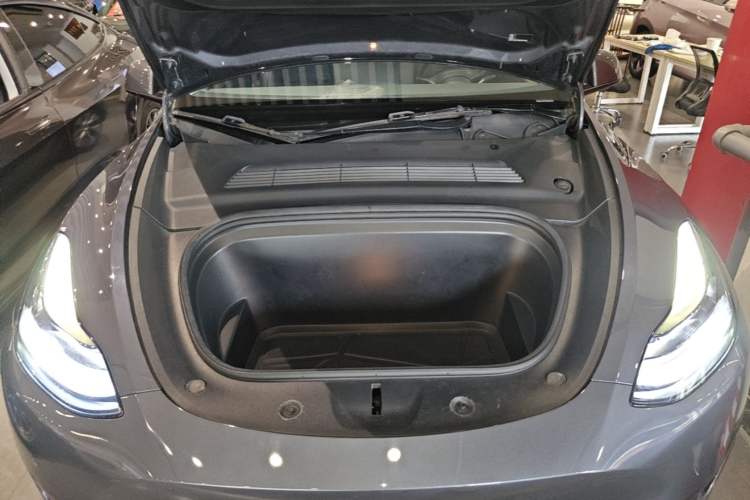 Used Tesla Model Y 2022 Rear-Wheel-Drive Version Engine Bay