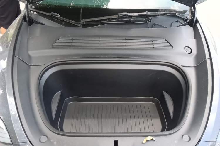 Used Tesla Model Y 2022 Rear-Wheel-Drive Version Engine Bay